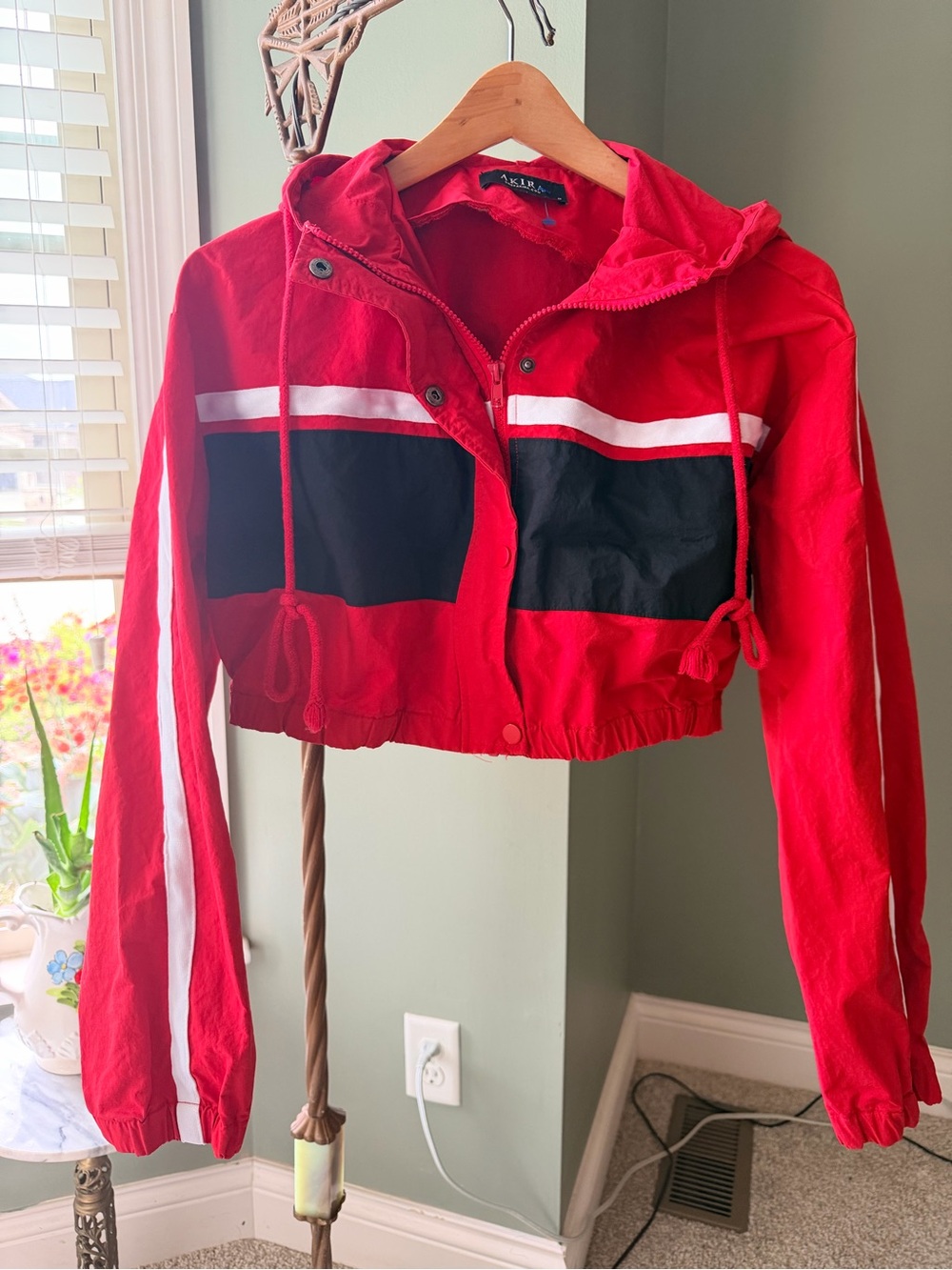 GT-0053 AKIRA Red Black Colorblock Cropped Windbreaker Hooded Jacket M